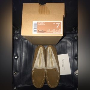 Kookaburra slippers by ugg , size 7